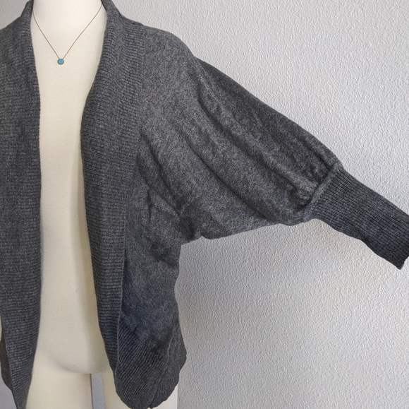 Gray Open Front Knit Cardigan w Batwing Sleeves - Picture 4 of 9